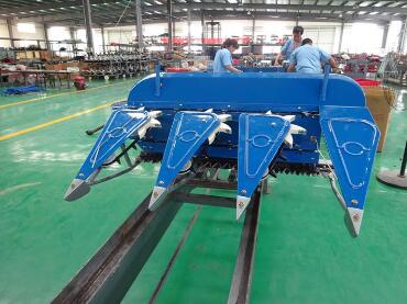 Hot Sale 4WD Combine Harvester for Peanut.jpg